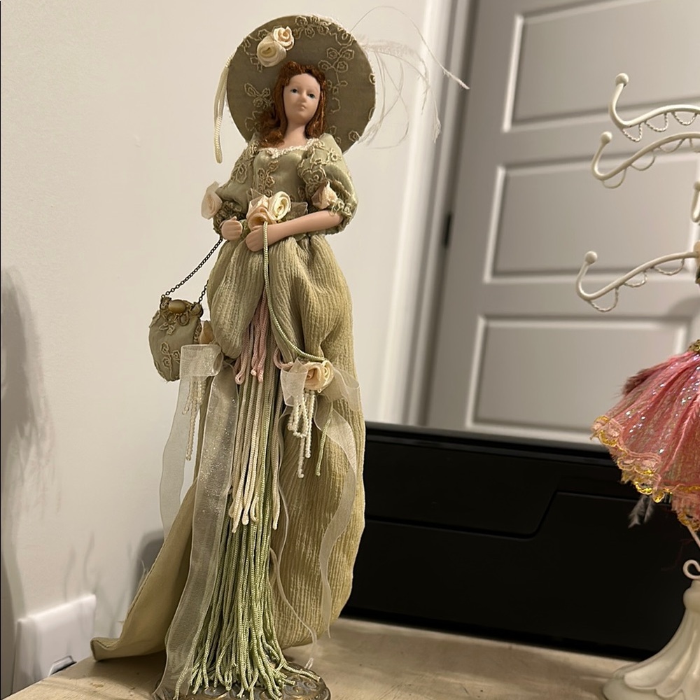 Vintage Elegant Beige Figurine with Hat